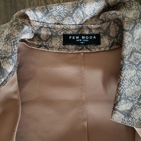 Snake Printed Trench Coat - Picture 9 of 14